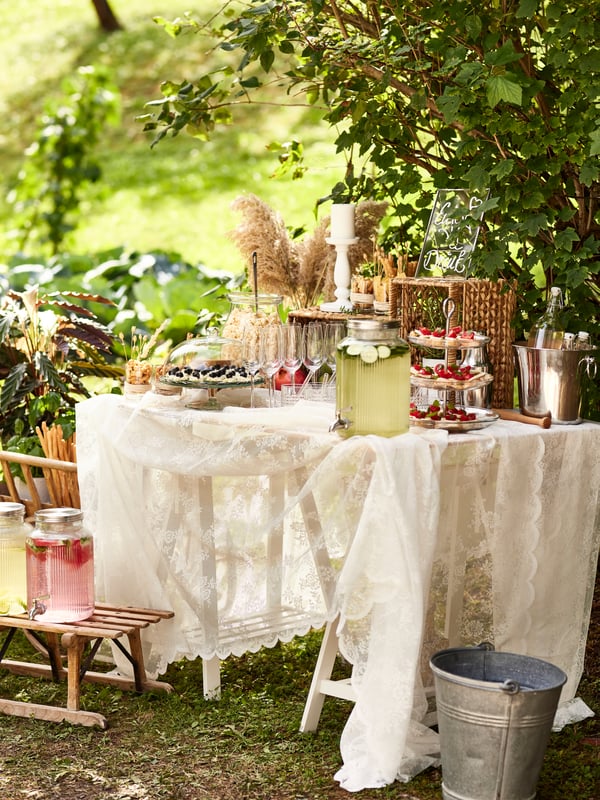 Mesa de cristal para bodas y eventos  Mesas de cristal, Estilos de boda,  Decoración de unas