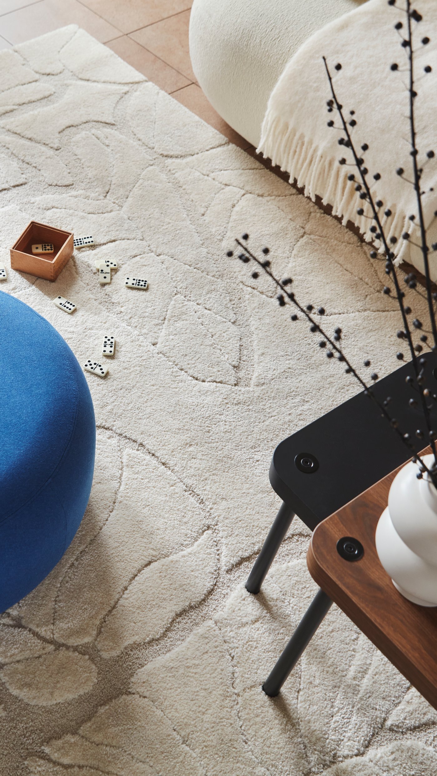 Un pouf Gunnared blu scuro LILLESÄTER