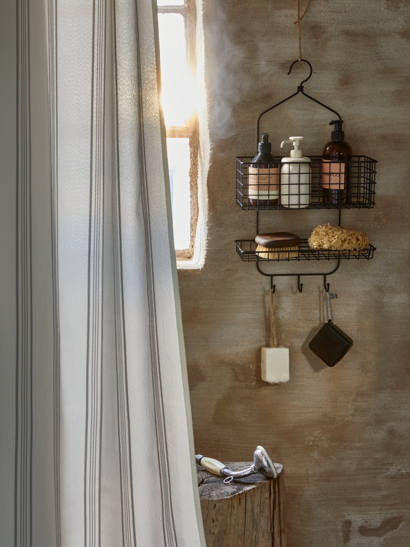 Un rideau de douche SVARTSTARR blanc et gris