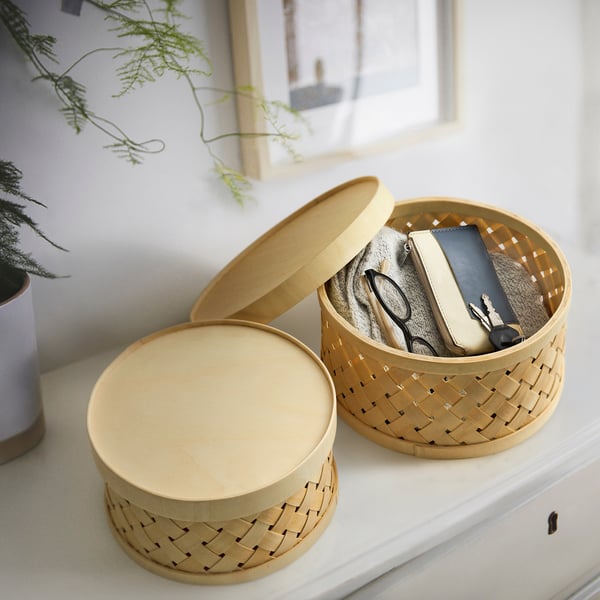 A poplar SNÖPLOG basket with lid