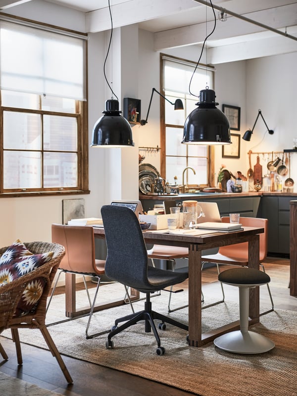 A dining room being used as a working space, with a mix of desk and dining chairs around a MÖRBYLÅNGA dining table.