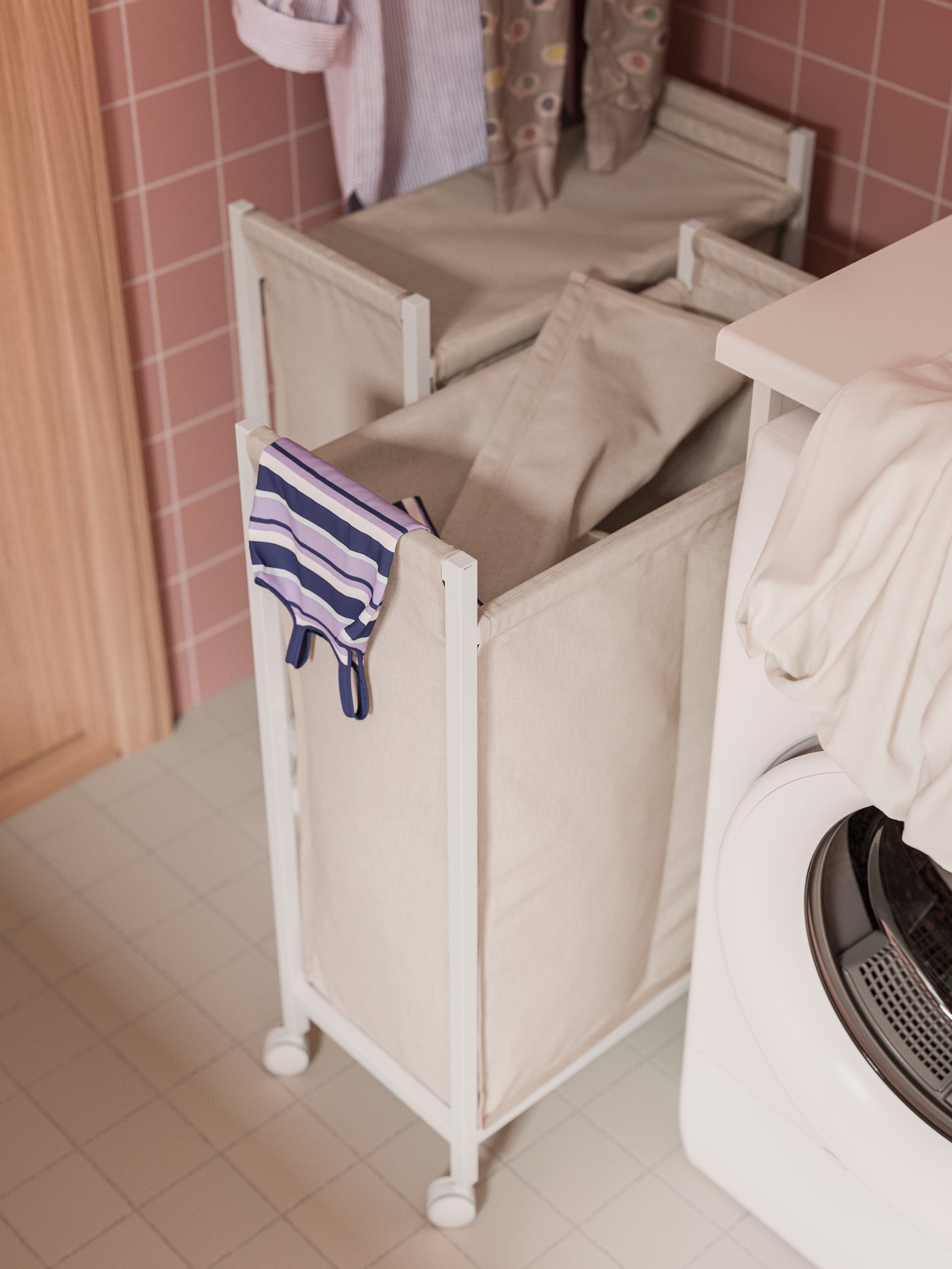 A white ENHET laundry bag with castors in the bathroom