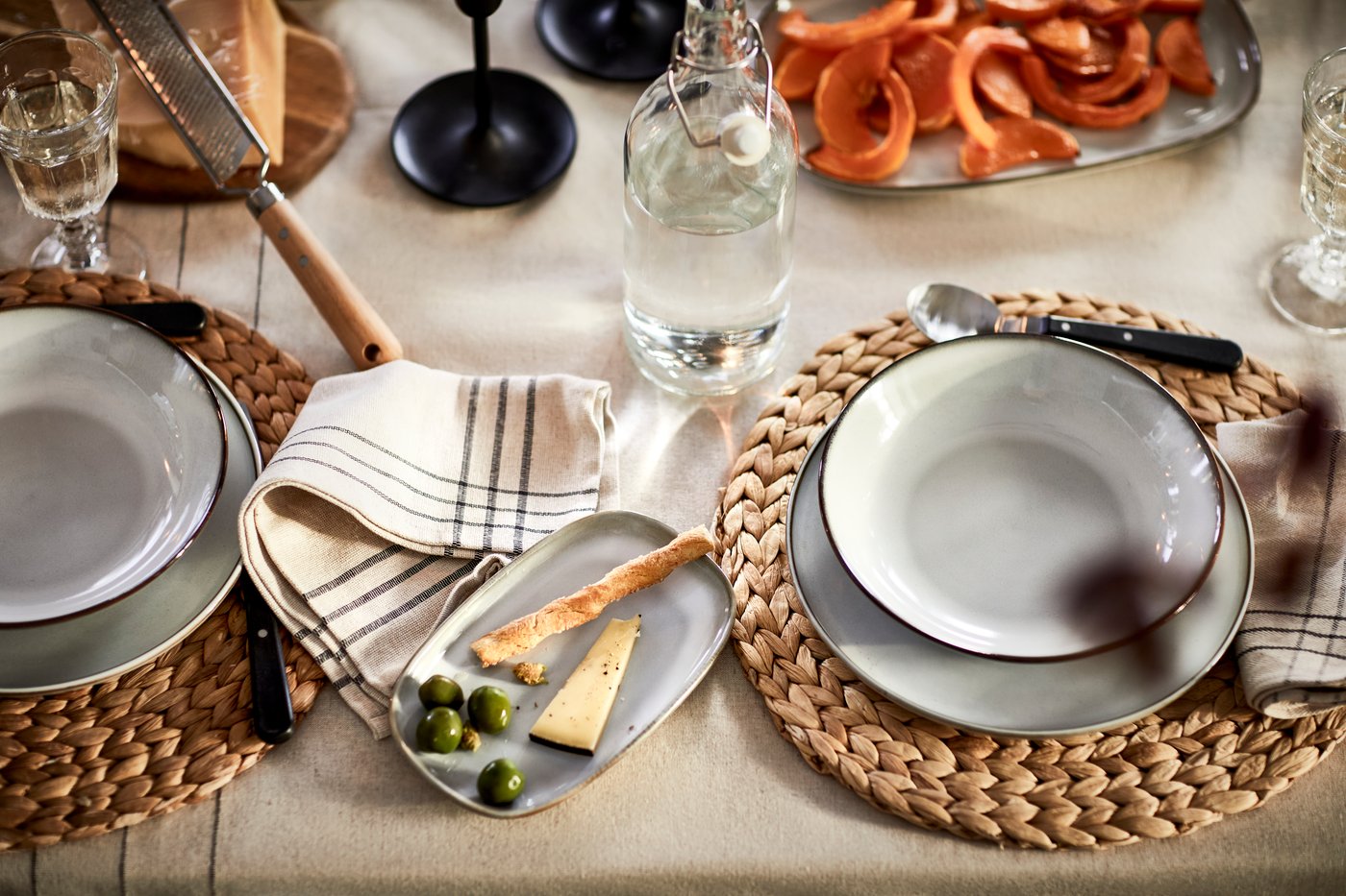 Zur GLADELIG Geschirr Serie