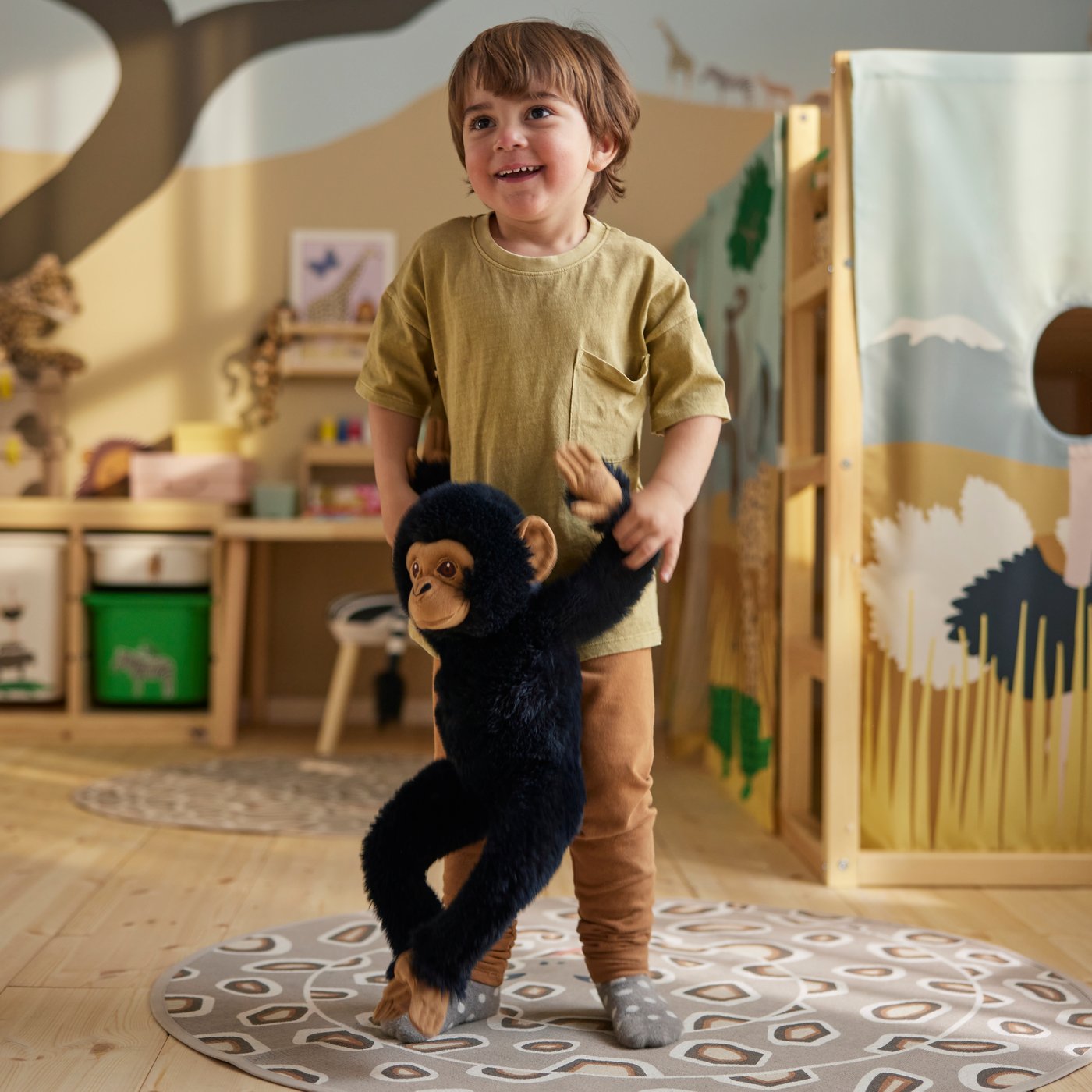 A multicolour/animals on the savannah KURA bed curtain in the childrens room