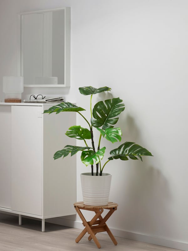 An in/outdoor Monstera FEJKA artificial potted plant