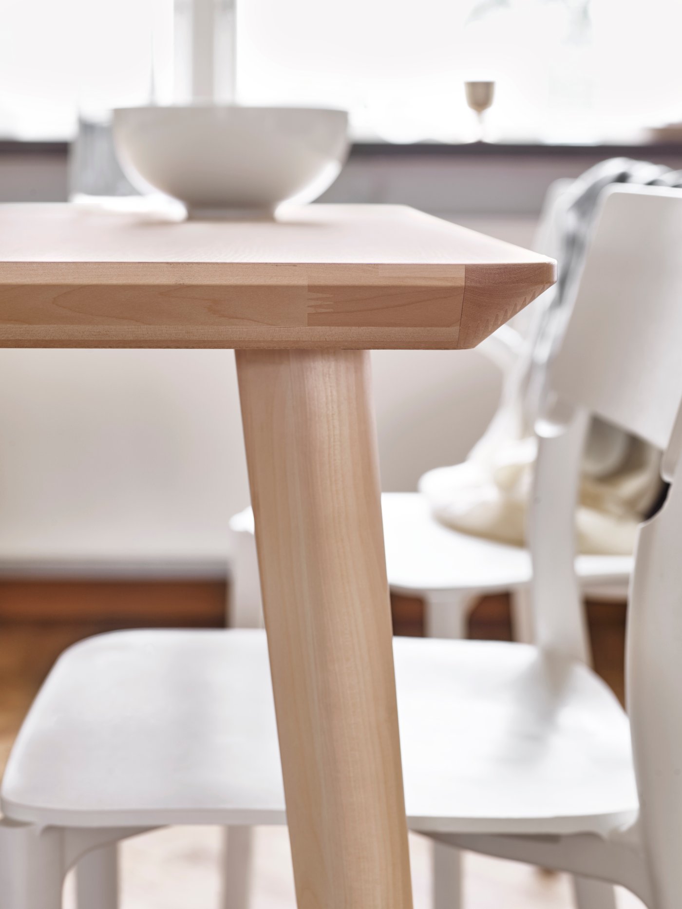 Een LISABO-tafel met essenfineer