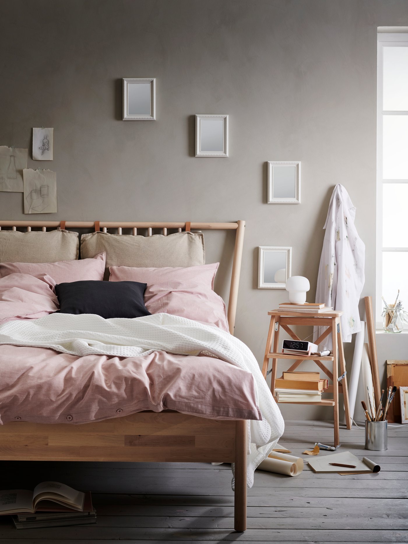 A LÖNSÅS mirror in the bedroom