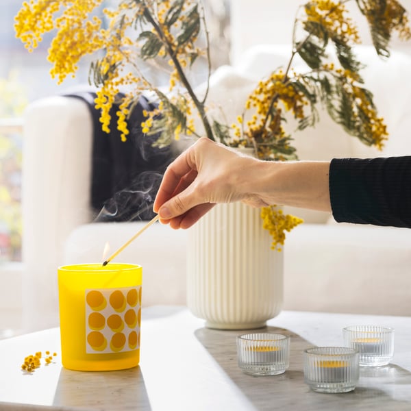 A Mimosa/yellow SVARTOXBÄR scented tealight