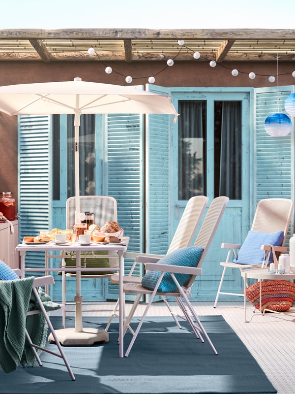 A white/grey TORPARÖ reclining chair, outdoor outside