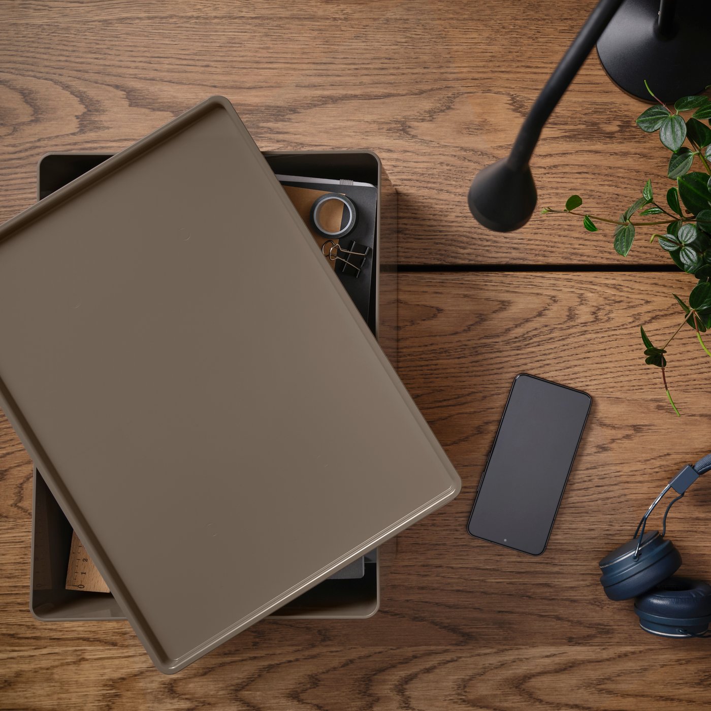 A dark grey-beige KUGGIS box shot from above.