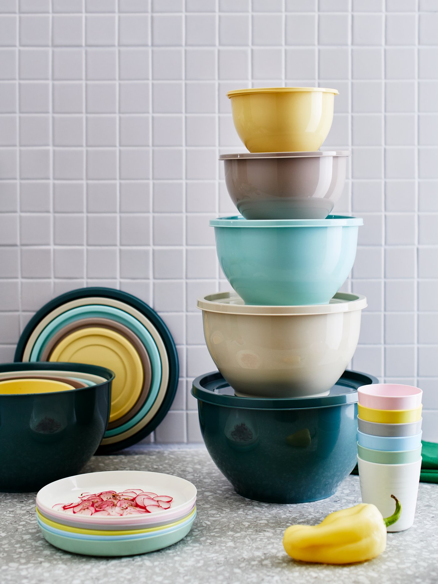 A mixed colours KALAS mug in the kitchen