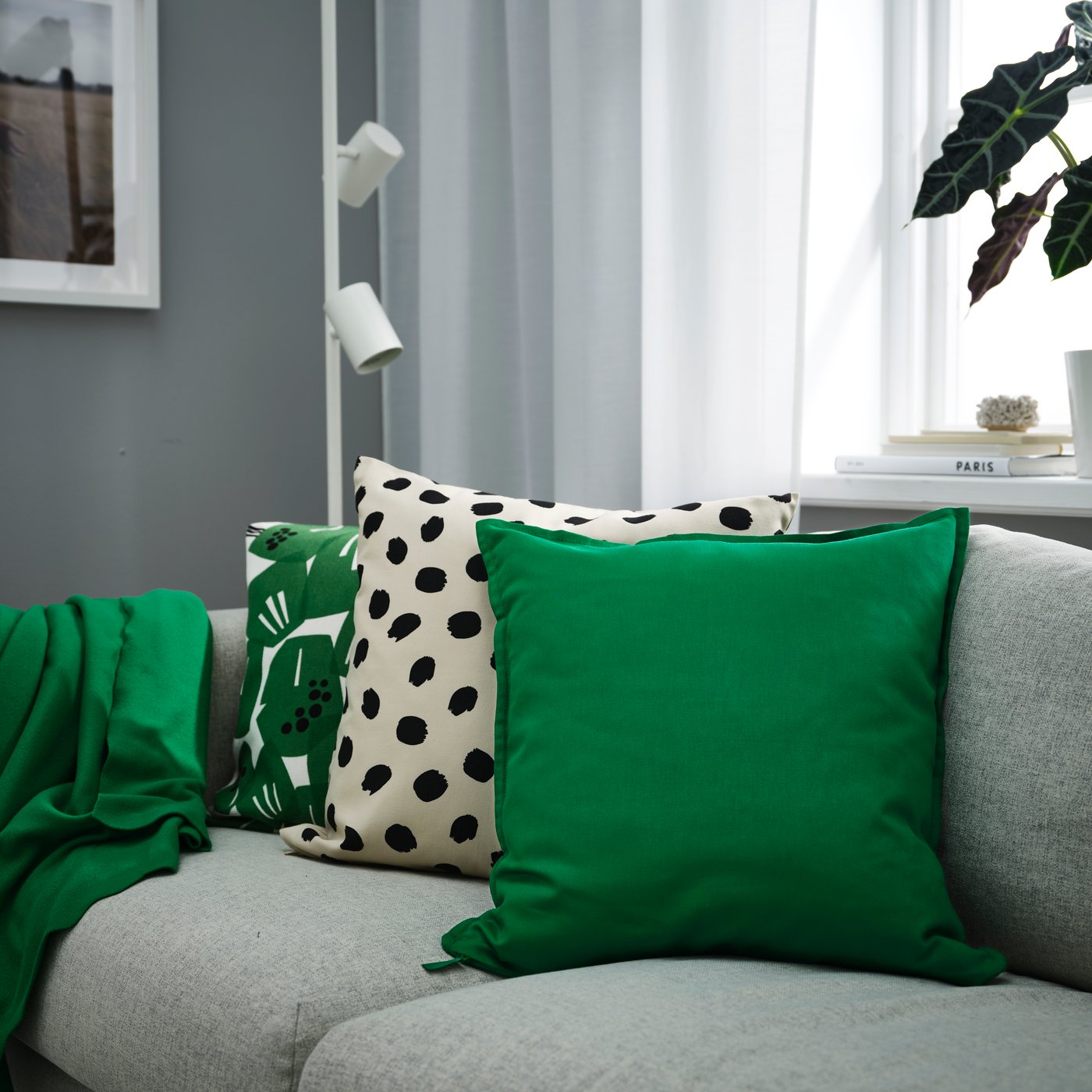 A green GURLI cushion cover in the living room