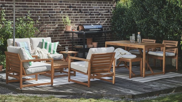 NÄMMARÖ sofa set outside.