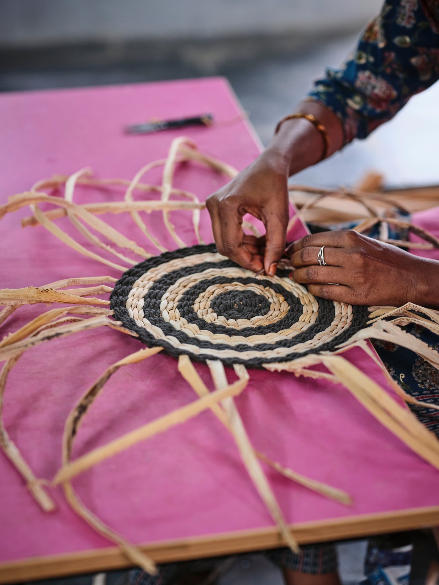 職人の技と創造力から生まれました。