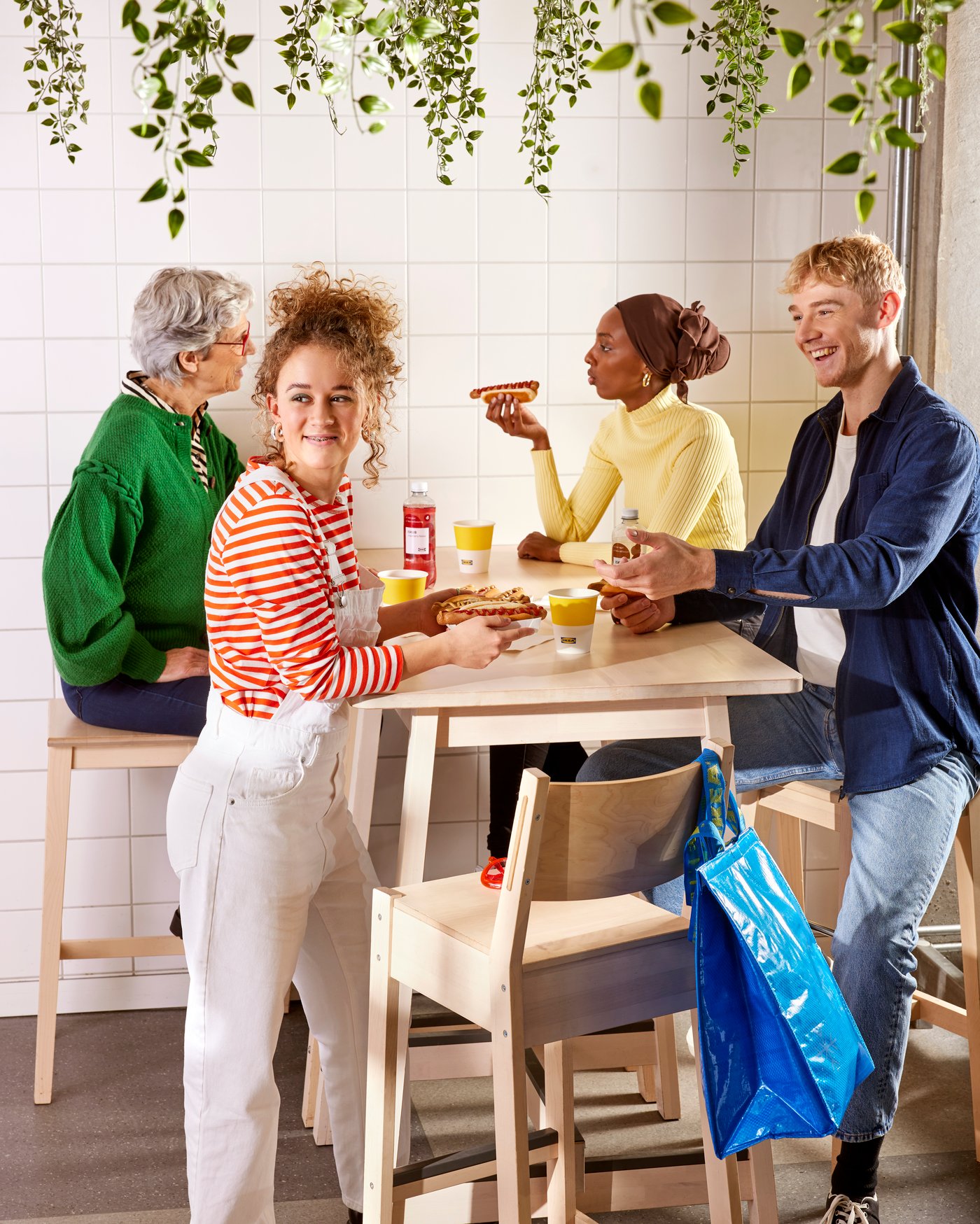 Ekstra god til den lille sult. Besøg Svensk Bistro lige efter udgangskasserne i varehuset – den er altid ekstra god til den lille sult og mad til at ta' med. 