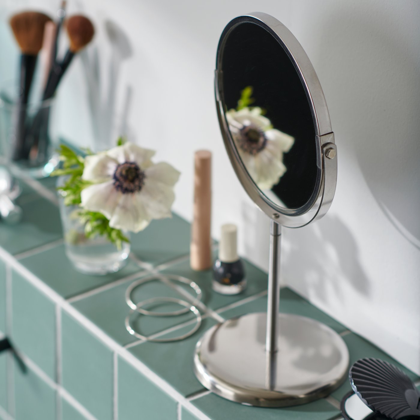 A clear glass STORSINT glass in the bathroom