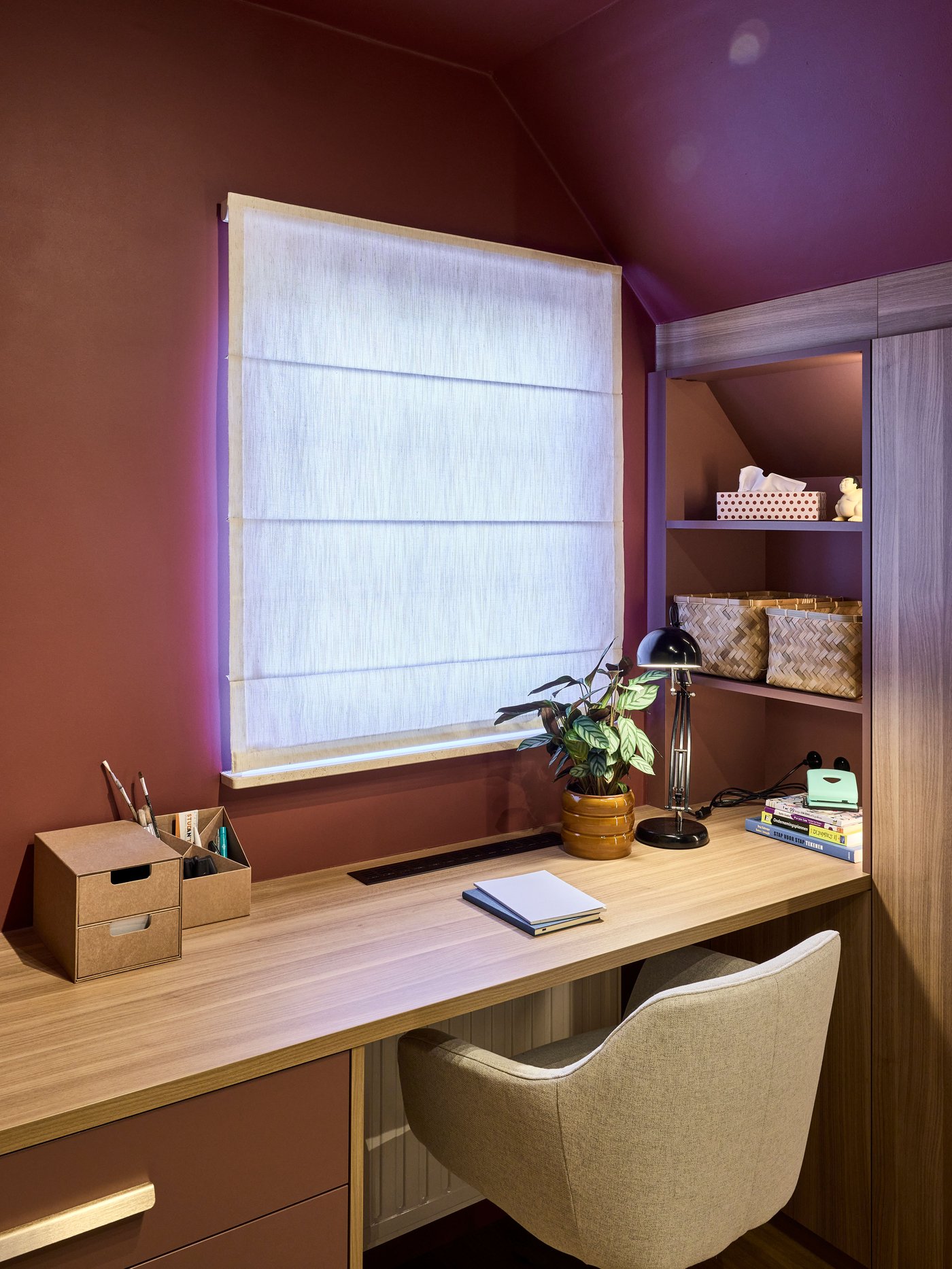 Een Gunnared beige/wit MALSKÄR draaistoel