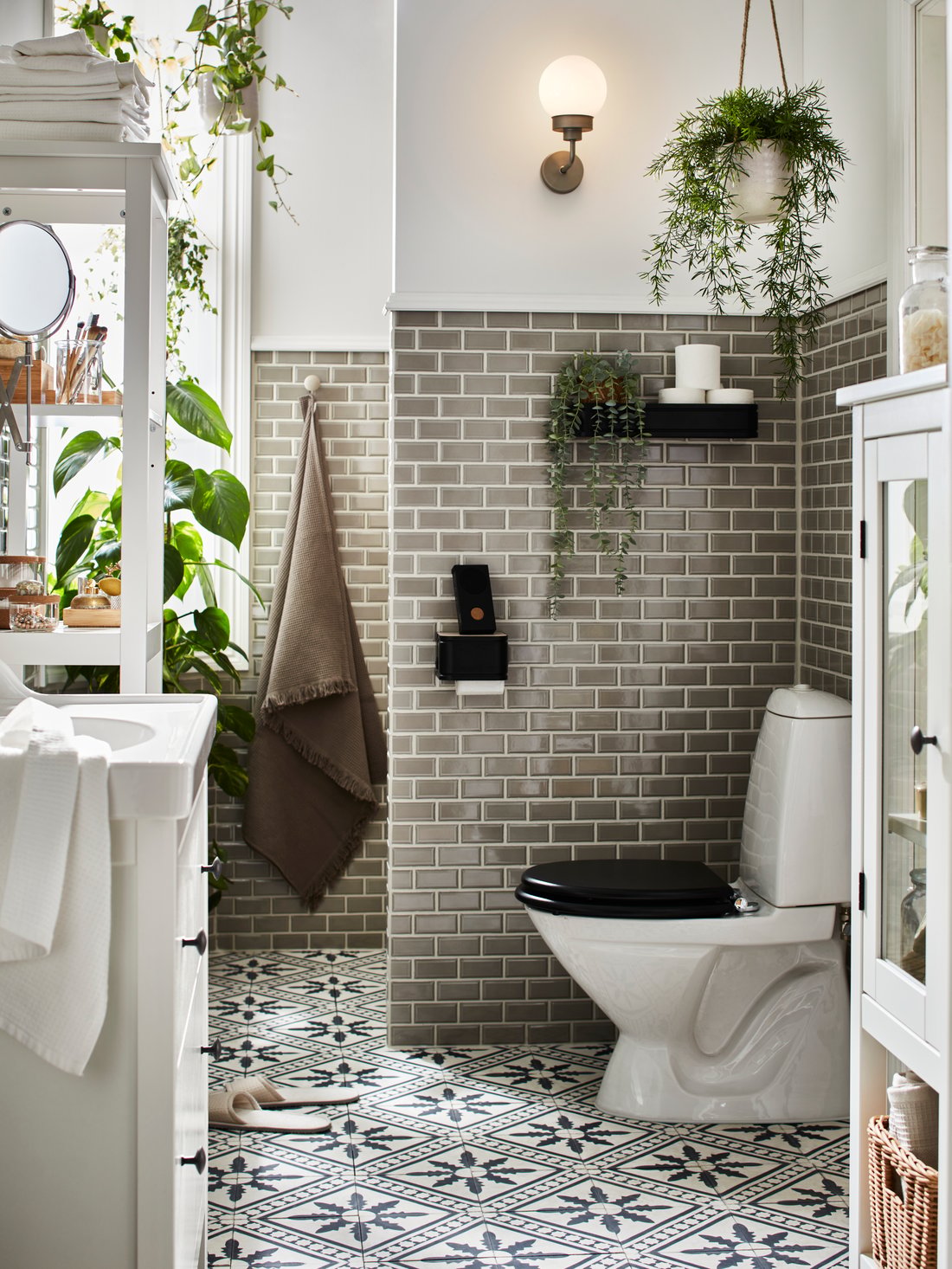 Give your vintage apartment a modern bathroom - IKEA US