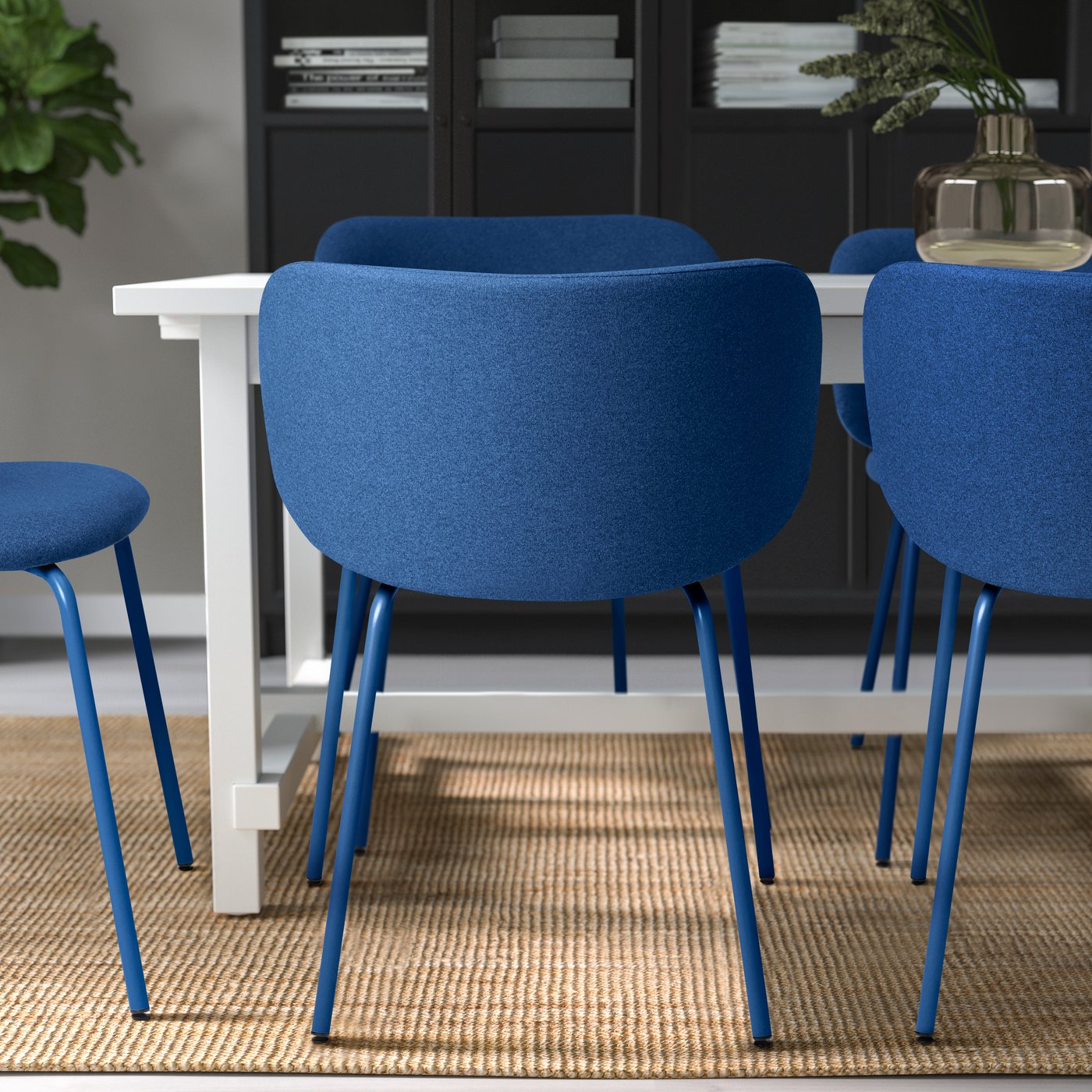 A Tonerud blue KRYLBO chair in the dining room