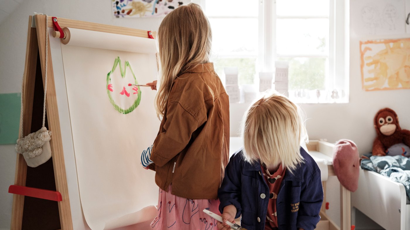 A softwood MÅLA easel