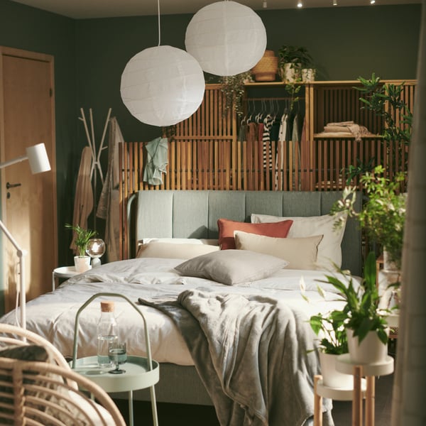 A light brown stained indoor /outdoor NÄMMARÖ privacy screen