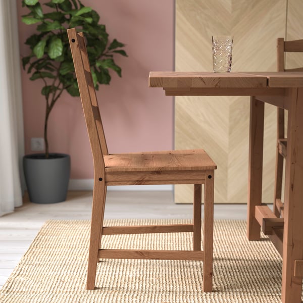 JOKKMOKK table and chairs in a dining room.