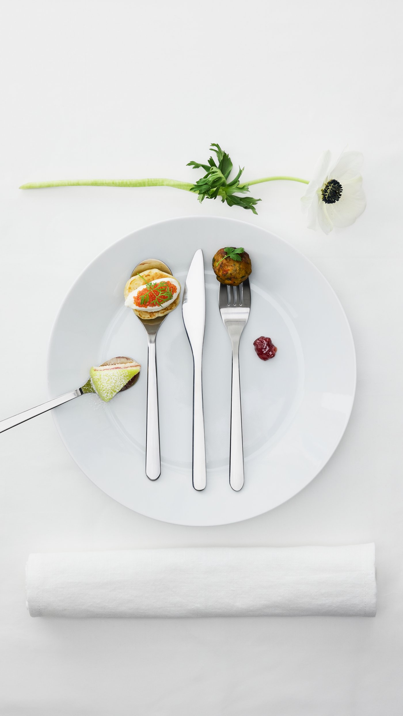 A white IKEA 365+ plate