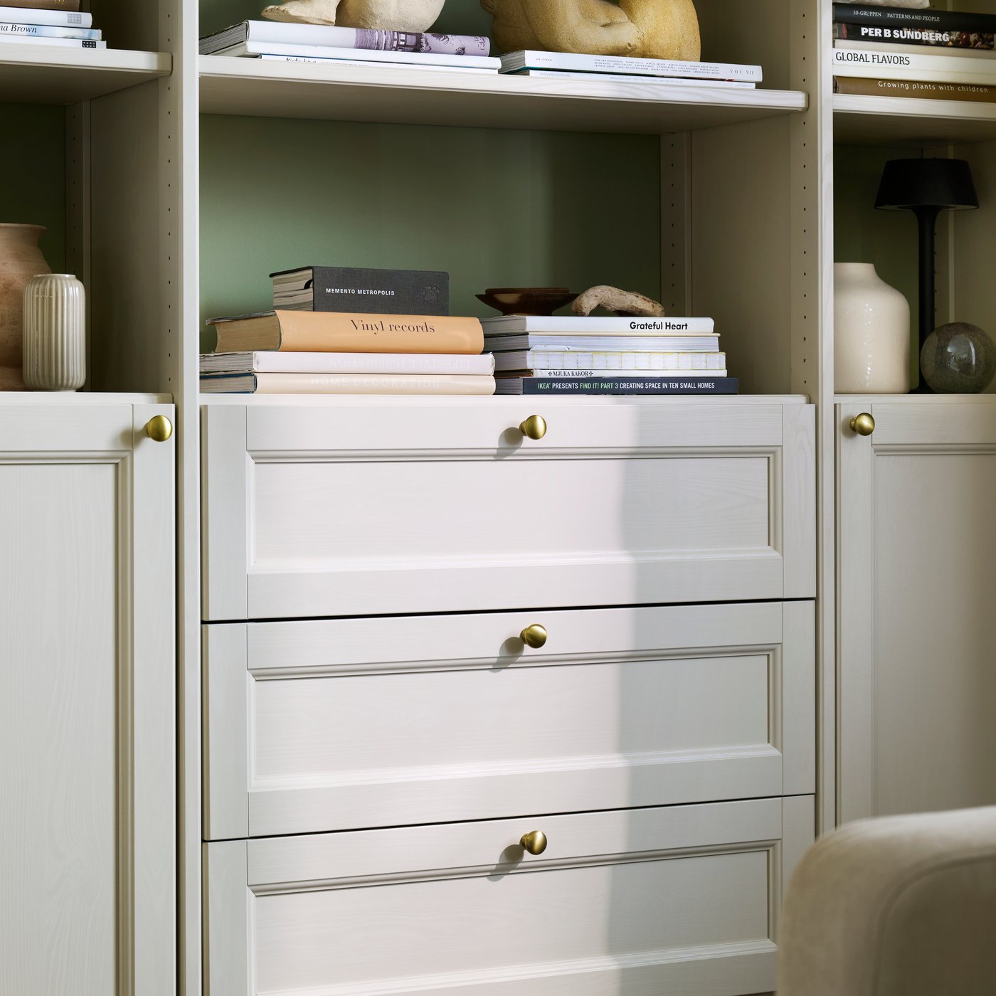 Close-up of GULDDRAGARE drawers in a storage combination.