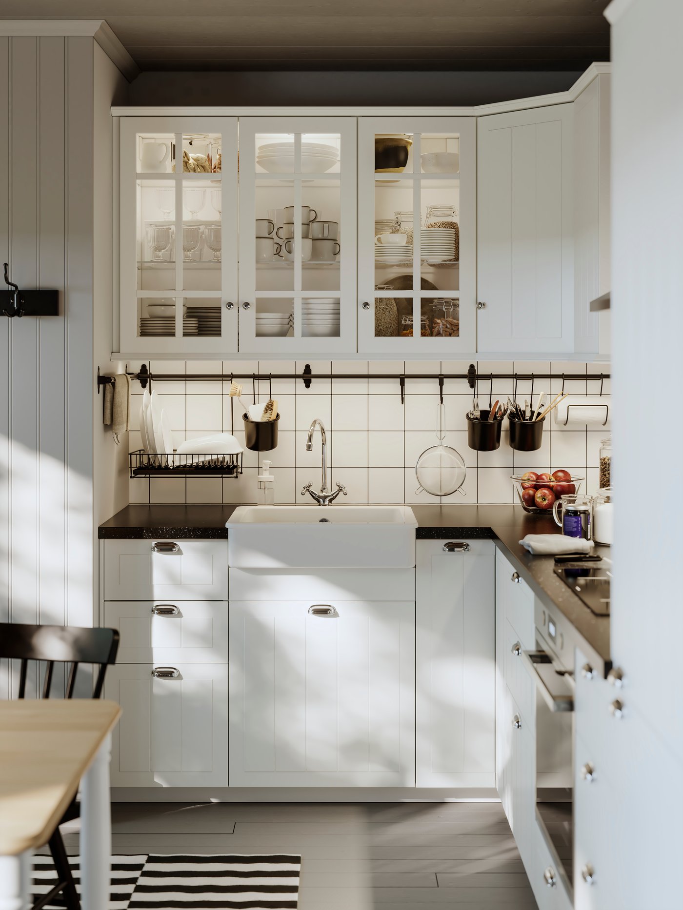 Cocina blanca METOD con cajones, vitrinas y productos de cocina.