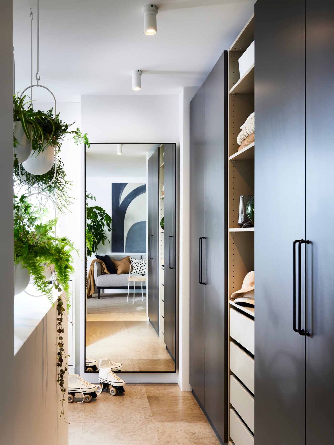 A dark grey FORSAND door