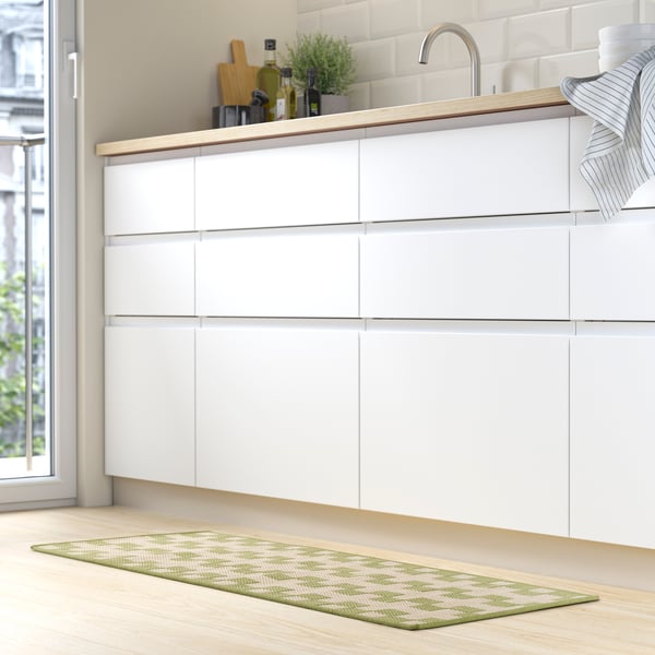 A flatwoven green/off-white GÅNGSTIG kitchen mat