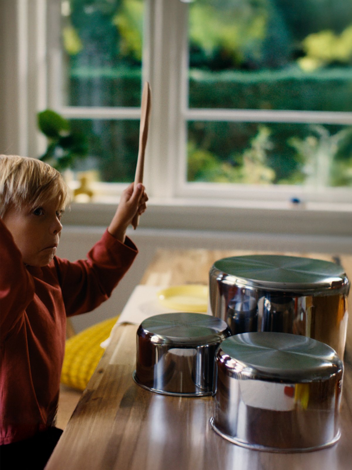 Drumming kid on IKEA 365+ set