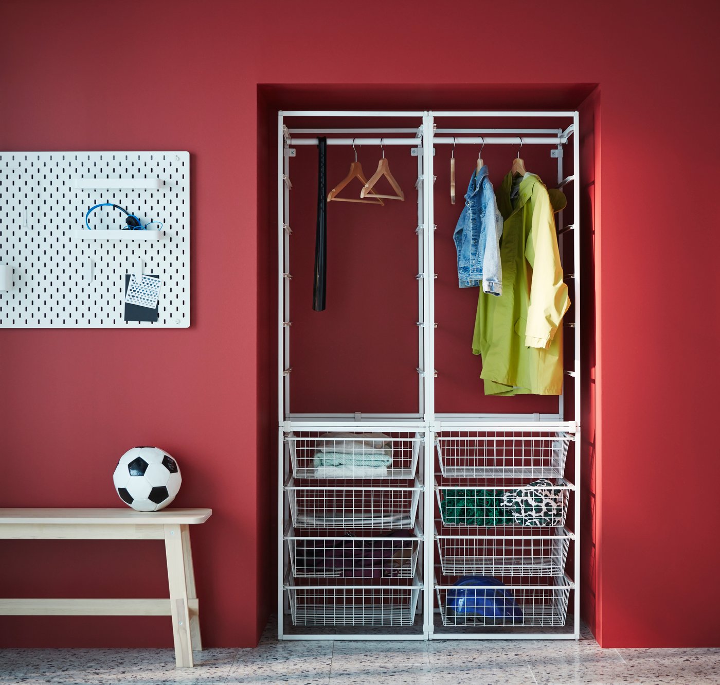 Valkoinen JONAXEL-säilytyskokonaisuus.