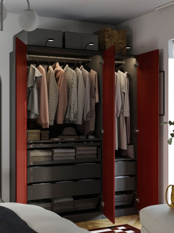 A dark grey/red-brown PAX wardrobe combination in the bedroom