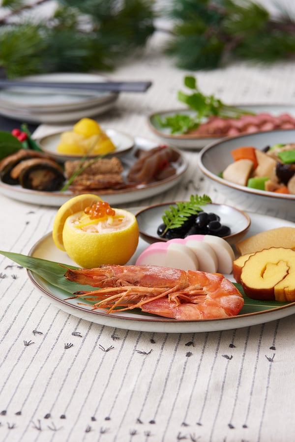 A grey GLADELIG plate