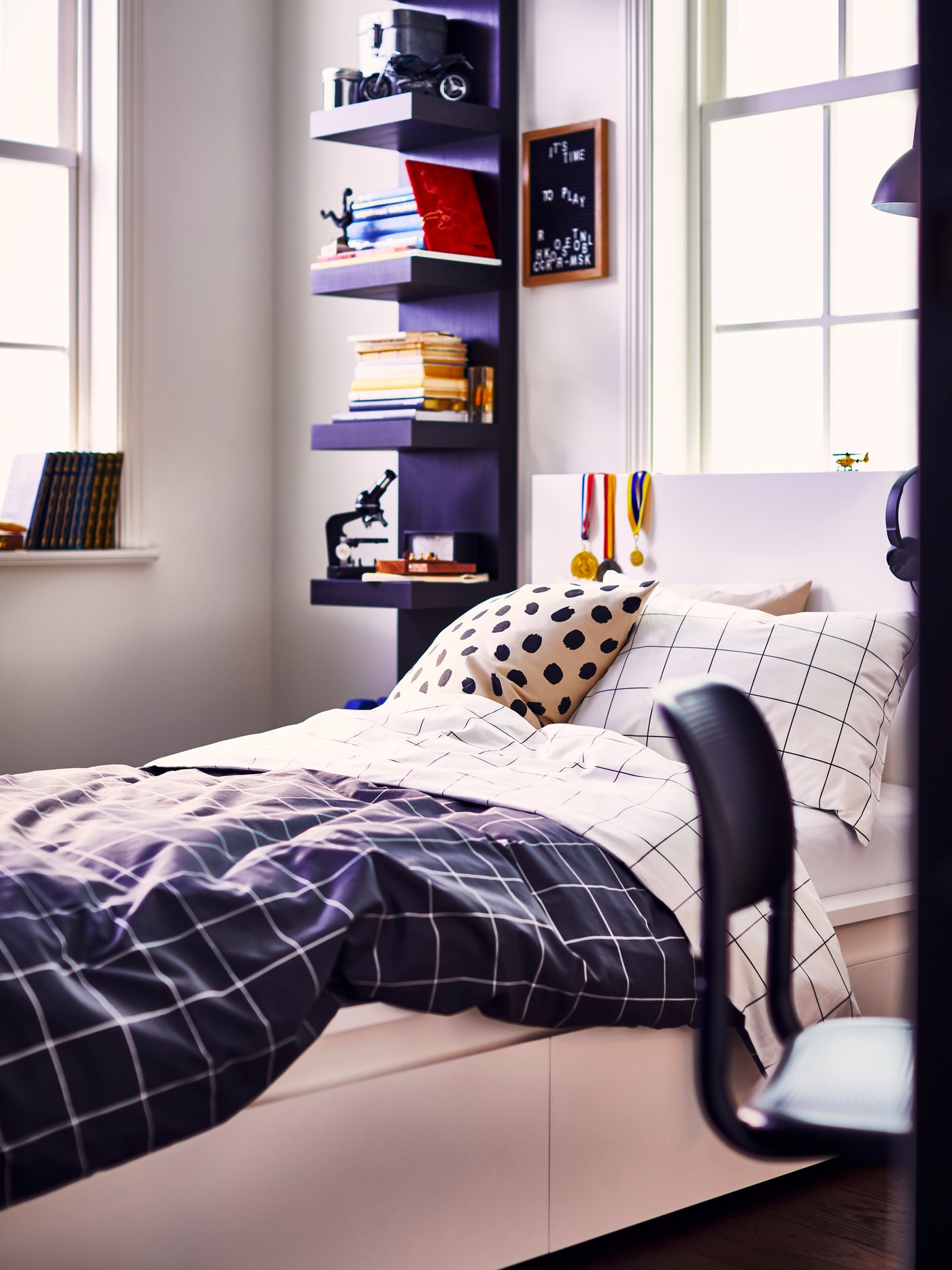 A white black/check VITKLÖVER duvet cover and pillowcase in the bedroom