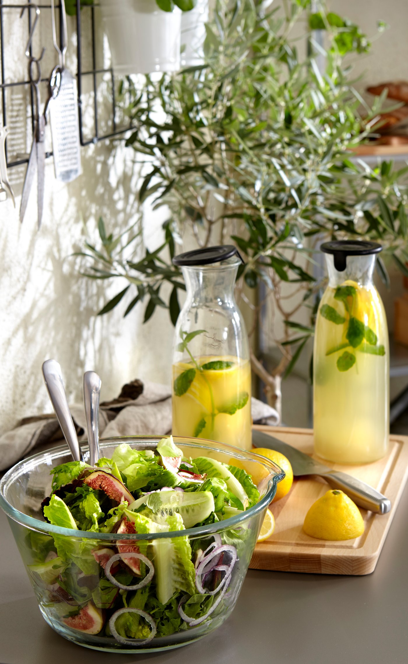 A grey HINDÖ shelving unit in/outdoor