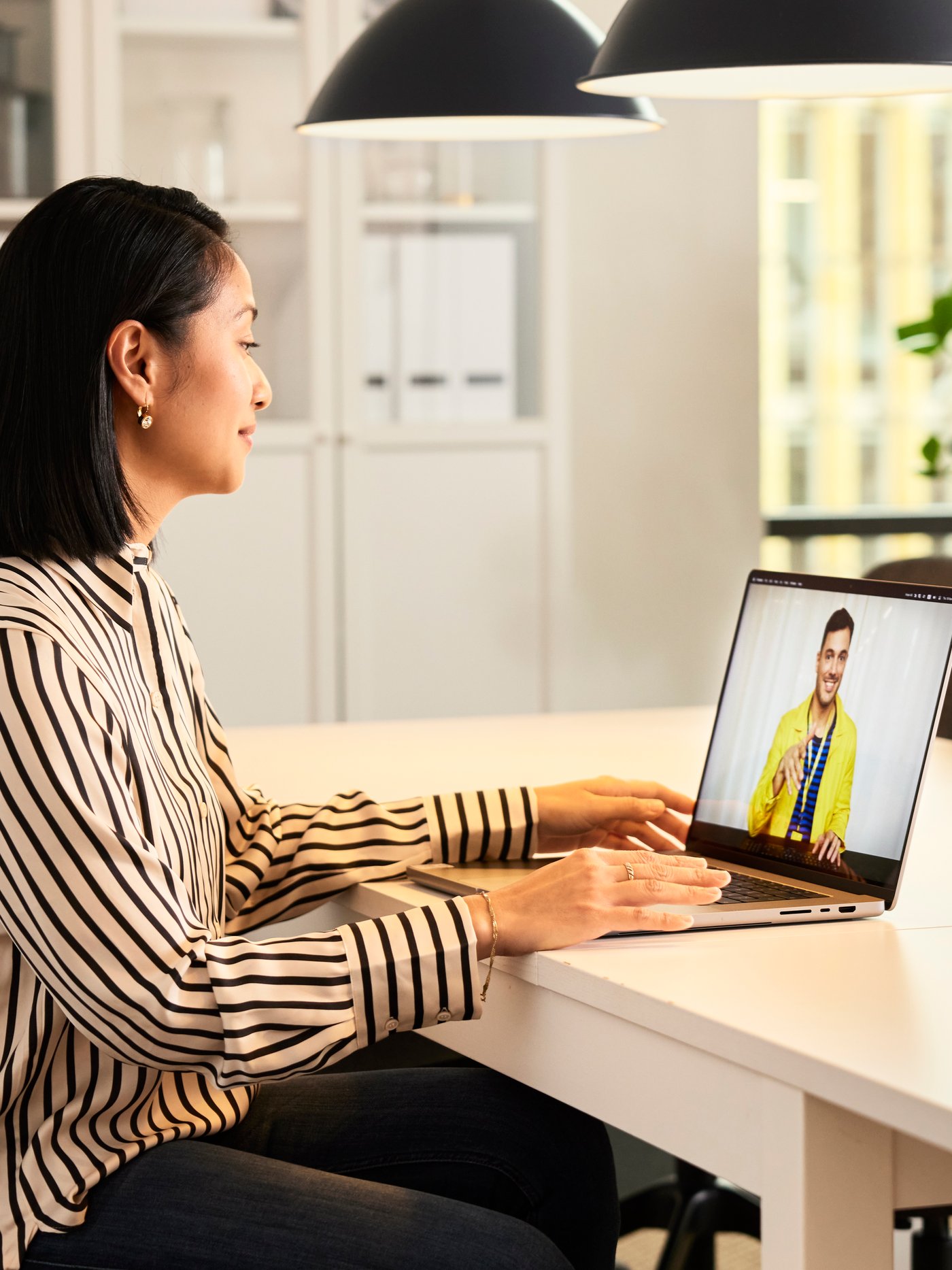 A woman on a videocall with an IKEA co-worker