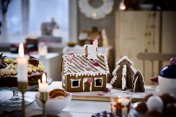 A Gingerbread cookies VINTERFINT scented candle in glass