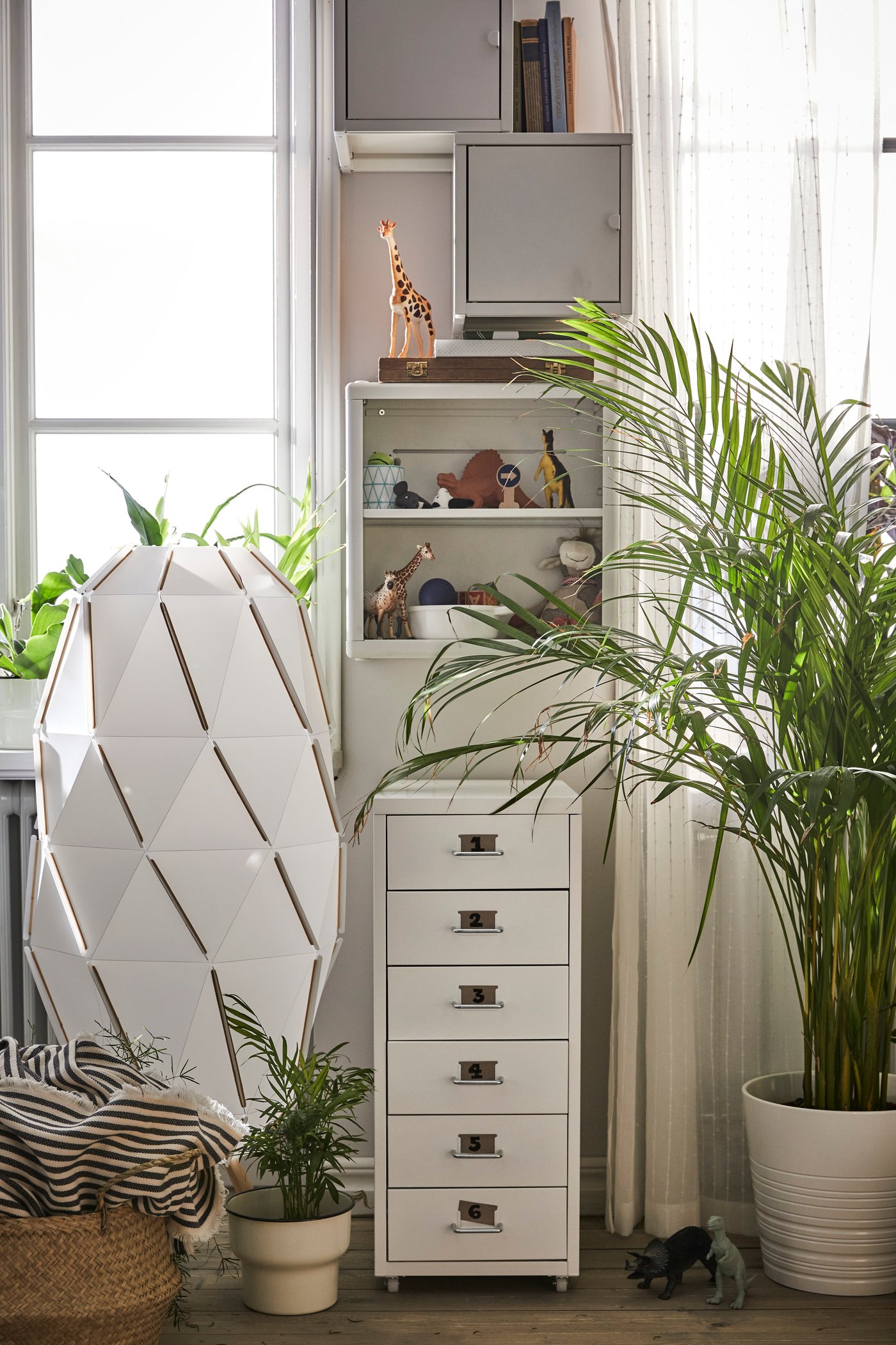 Calaixeres barates en una habitació infantil