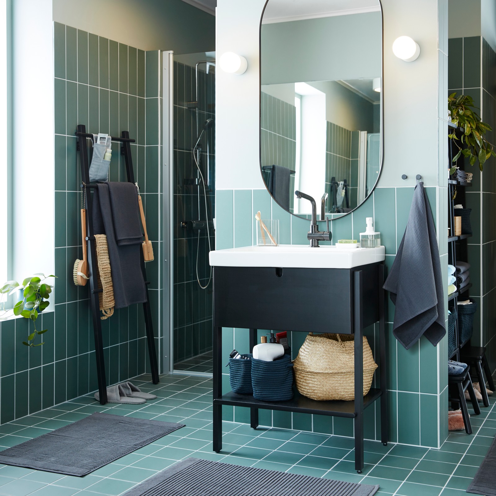 Stylish and practical ideas suited for small showers - IKEA