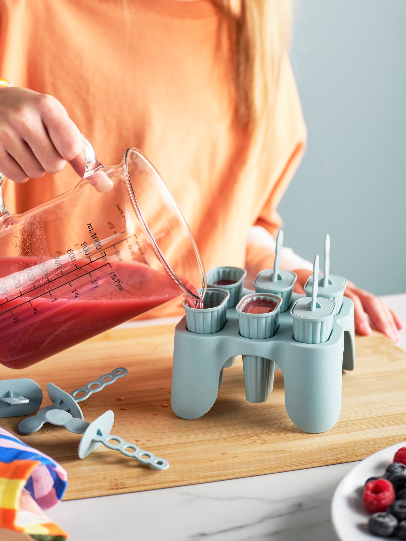 A light turquoise UPPFYLLD ice lolly maker