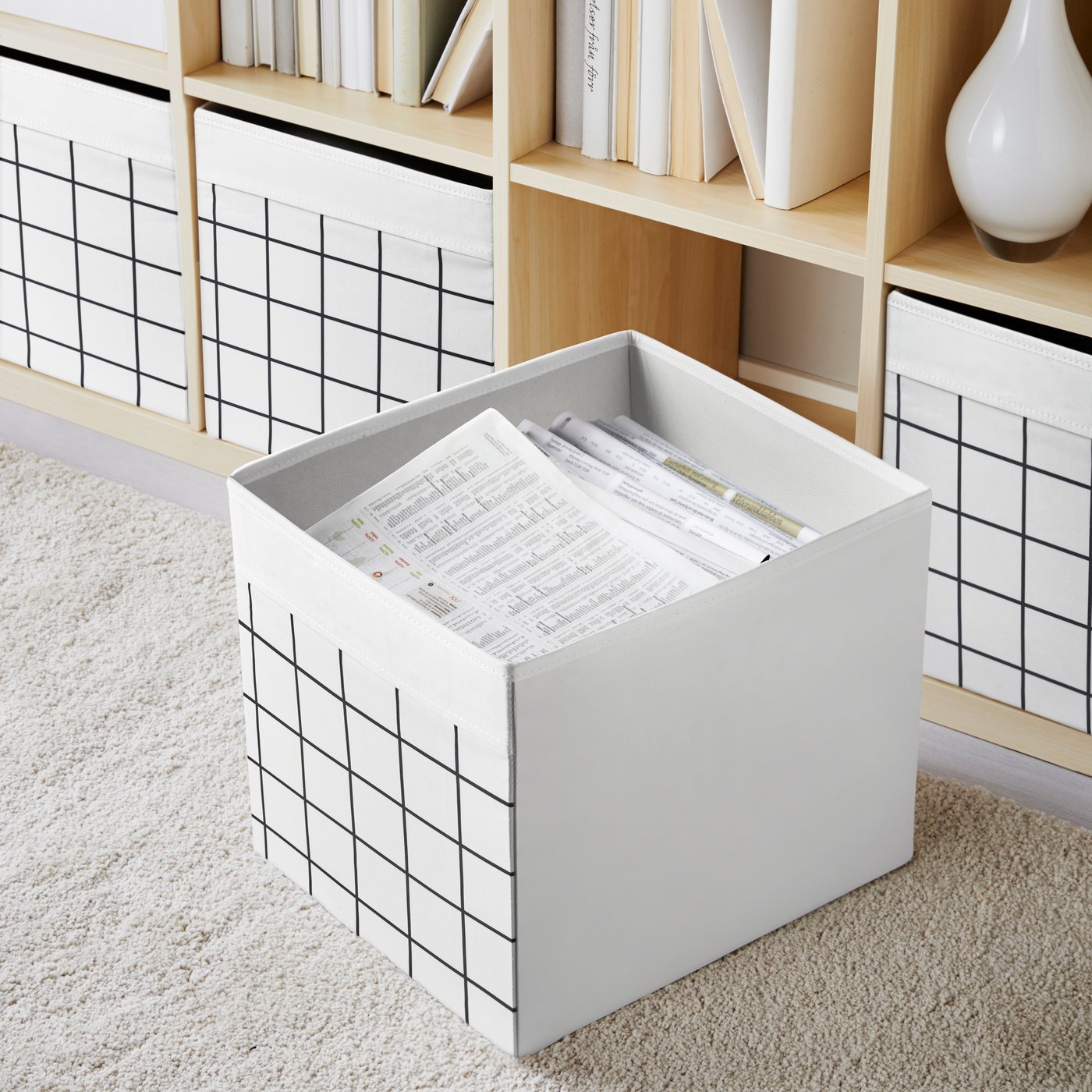A white/check pattern DRÖNA box