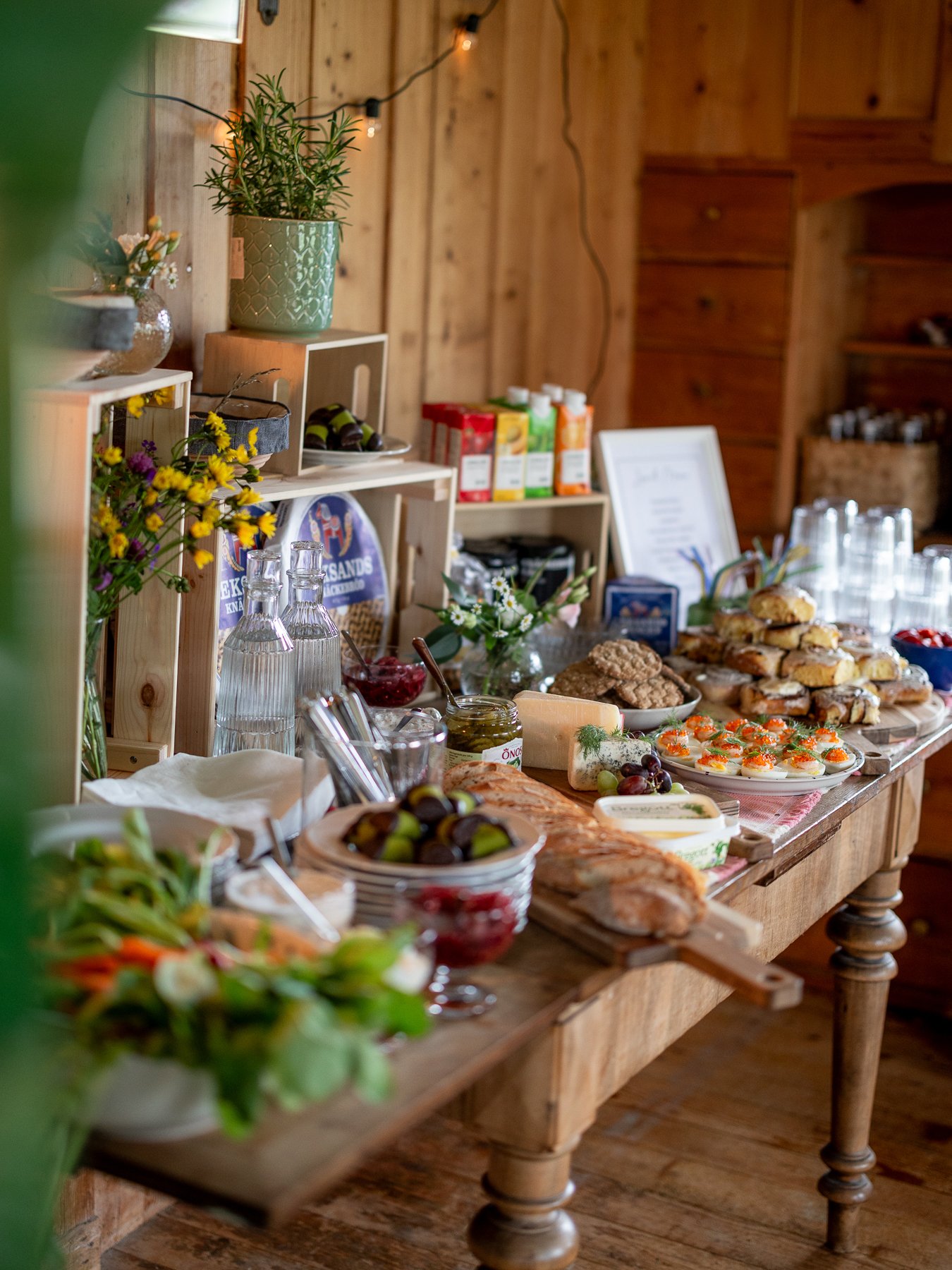 Picture of a midsummer buffet.