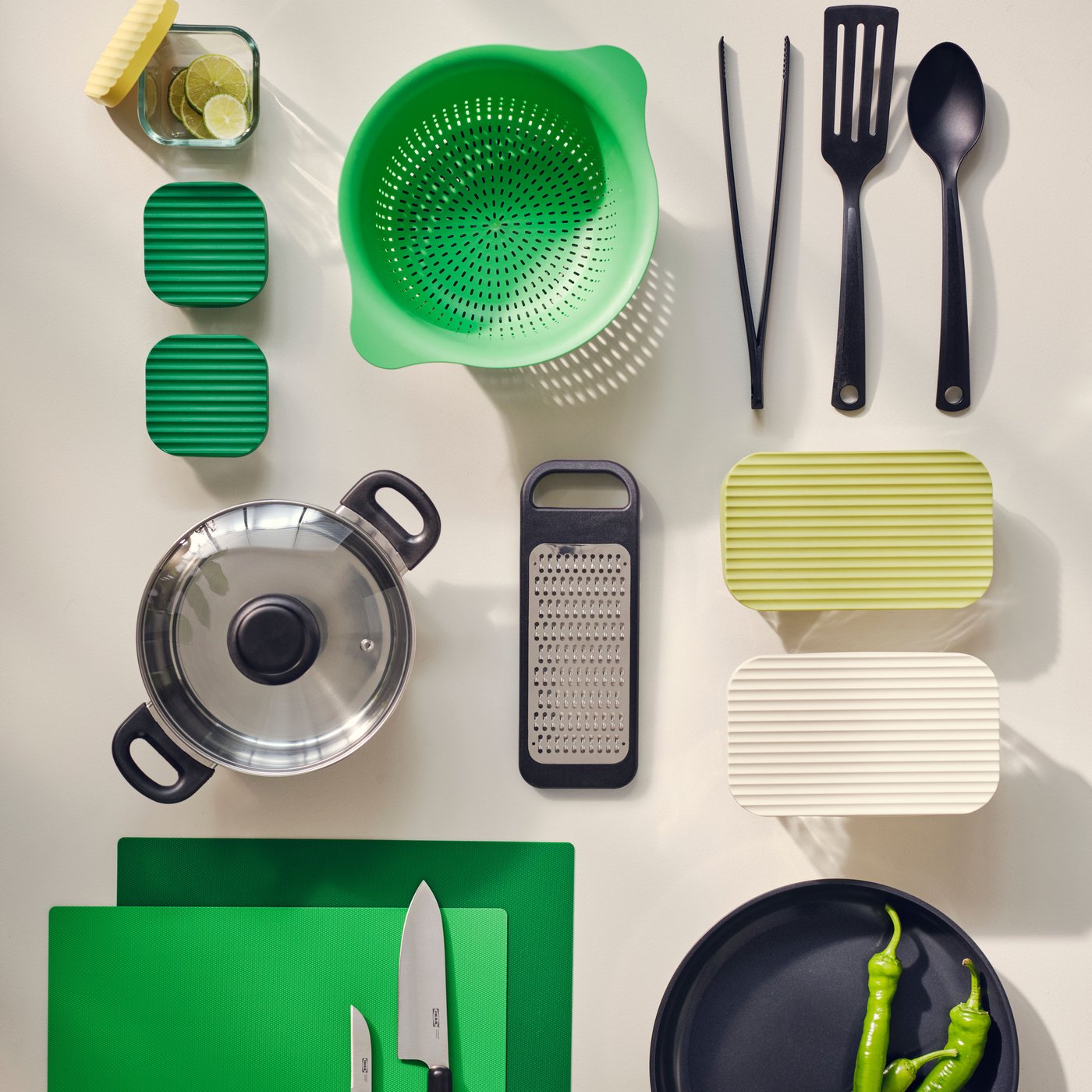 A black GNARP 3-piece kitchen utensil set