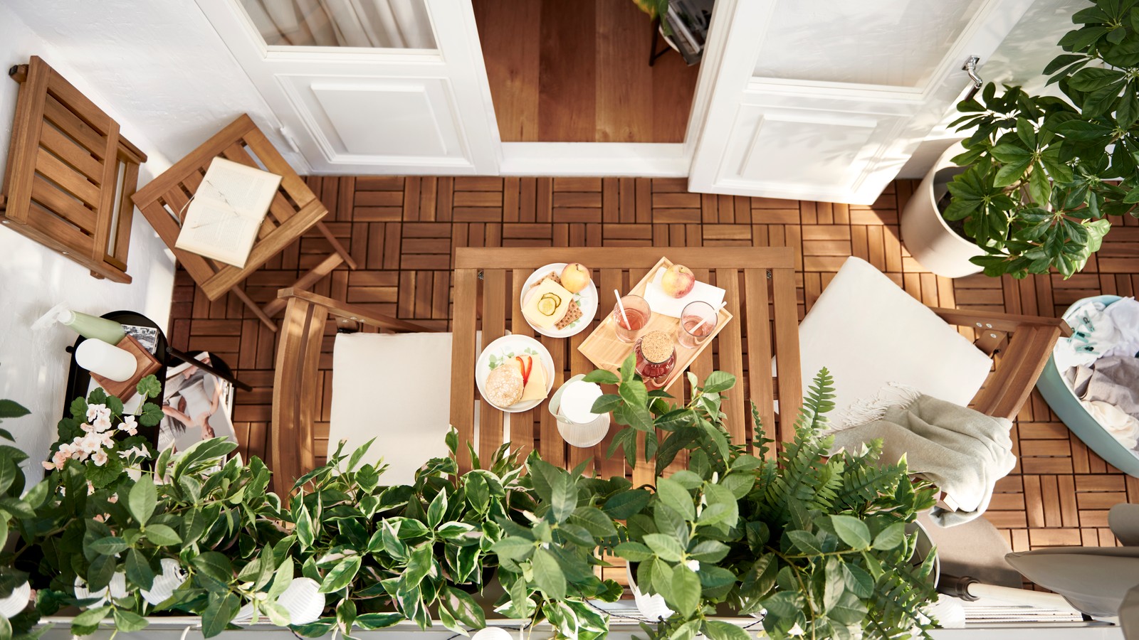 En mysig liten smal balkong IKEA