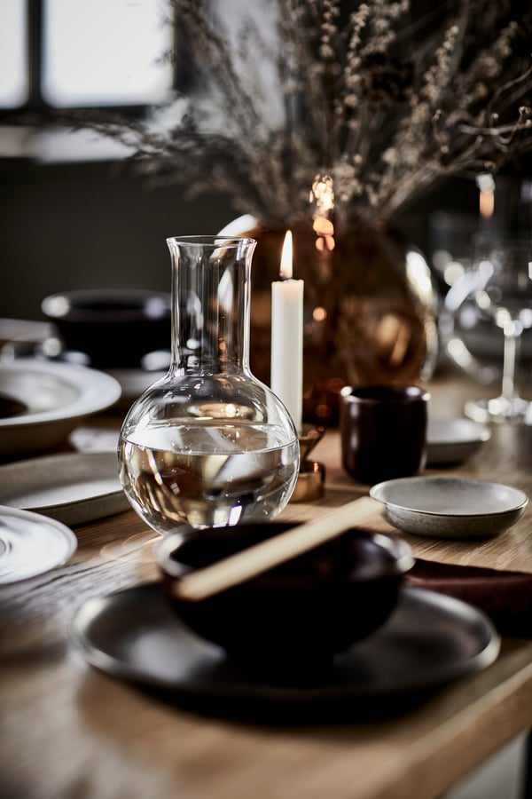 A grey GLADELIG oven dish.
