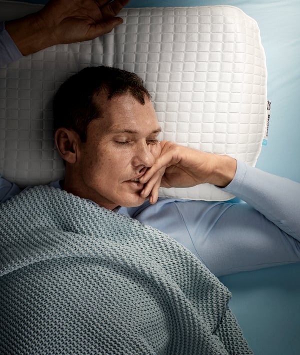 A KLUBBSPORRE ergonomic pillow, side/back sleeper in the bedroom