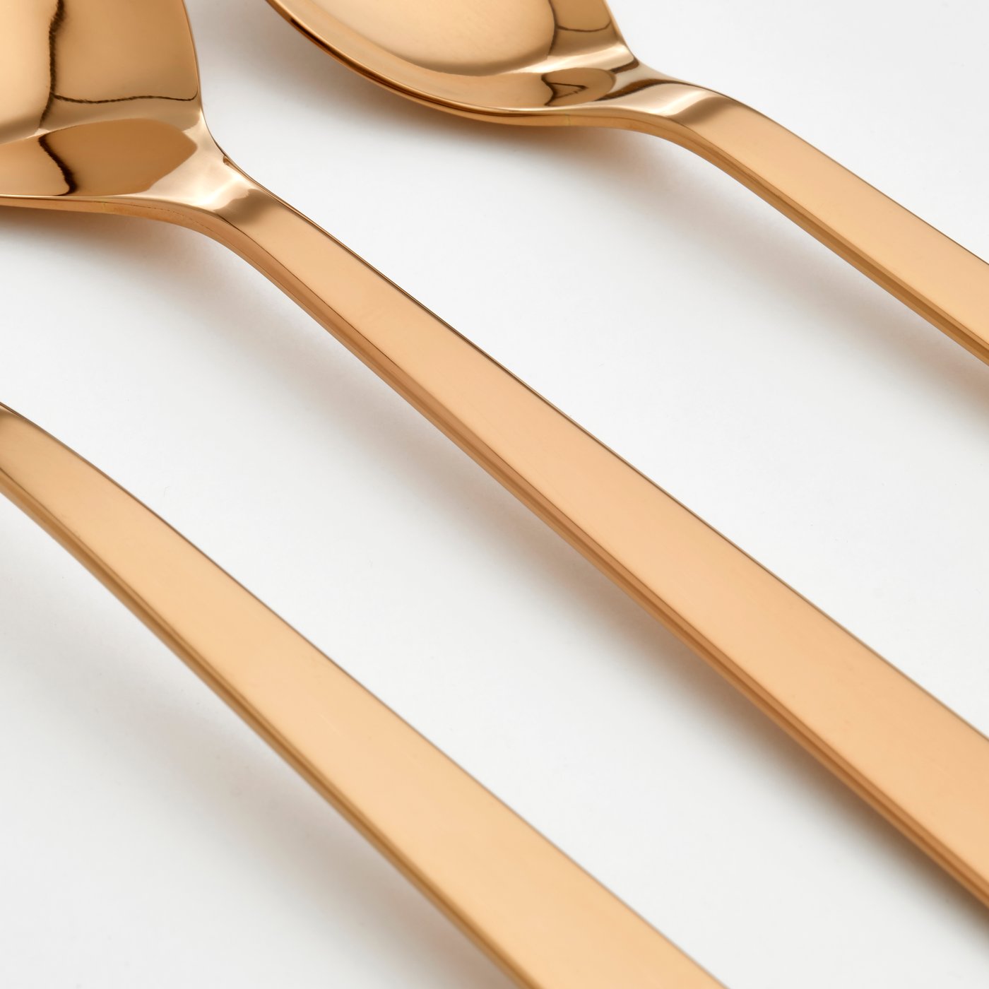 A rose-gold colour FÖRNUFT 18-piece cutlery set