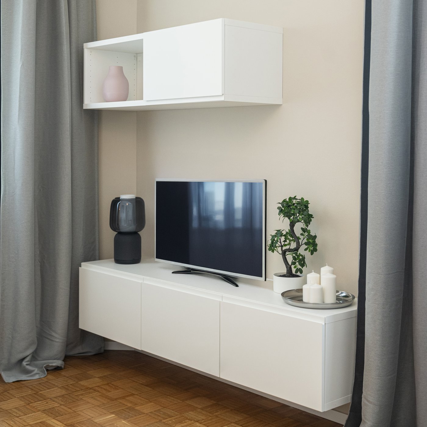 Mobile TV con ante bianco BESTÅ.